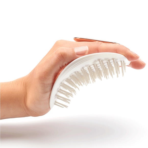 Manta Mirrored Healthy Hair Brush
Manta Health - Picture 3 of 6